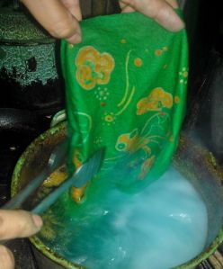 Pelorodan  Pelorodan: proses merebus kain batik supaya lilin batik hilang